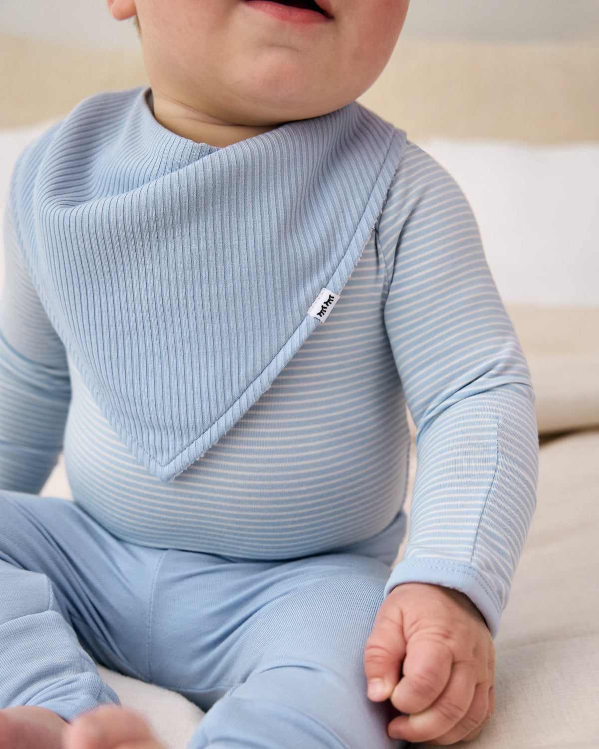 Light Fog Ribbed Bandana Bib