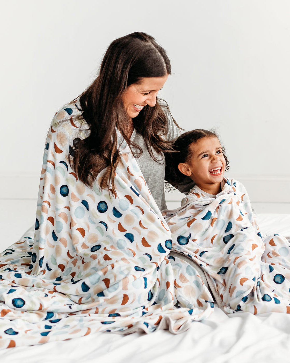 Luna Neutral Oversized Cloud Blanket®